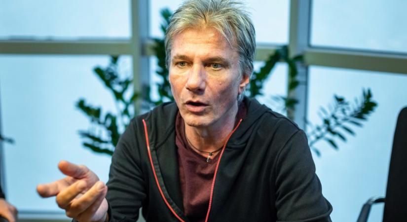 Bochkor Gábornak orvos segít leszokni a dohányzásról