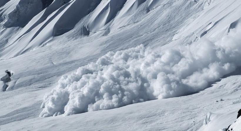 Nyolc síelőt mentettek ki élve a lavina alól az ausztriai Stubai-gleccsernél