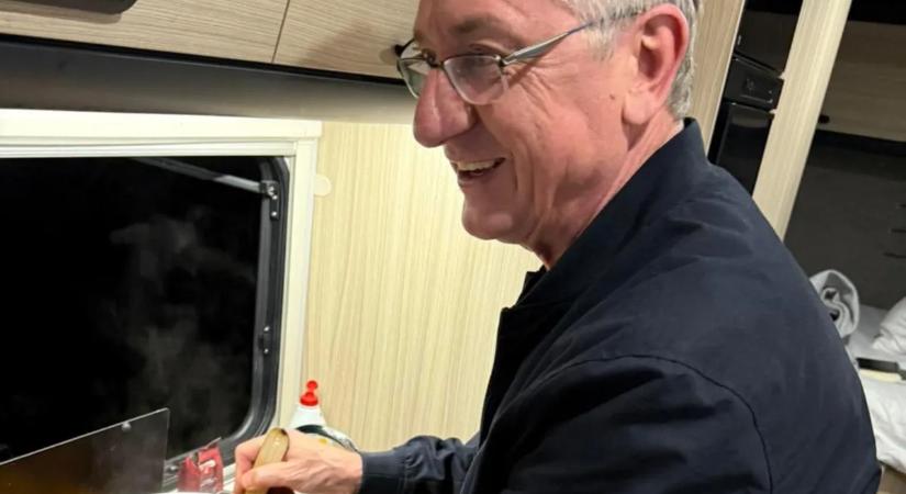 Rétvári Bence humoros videóban leplezte le Magyar Péteréket