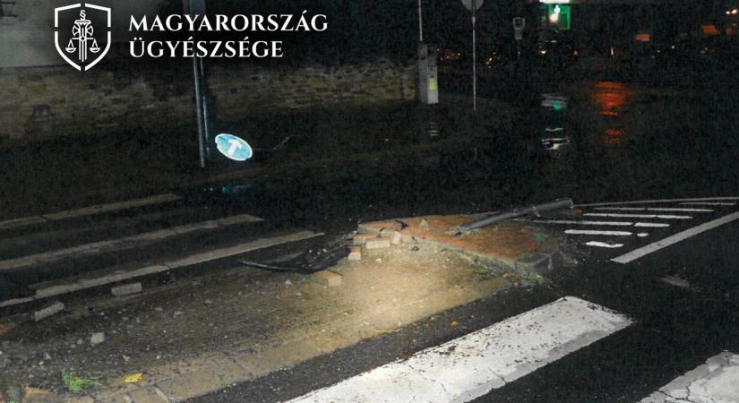 Mindent lezúzott az ittas járművezető