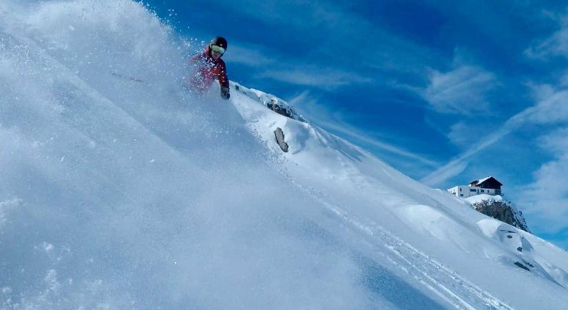 Nyolc síelőt temetett be egy lavina Ausztriában (VIDEÓ)