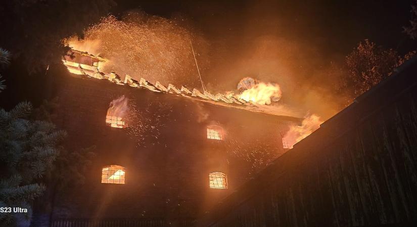 Hatalmas tűz volt Makó belvárosában