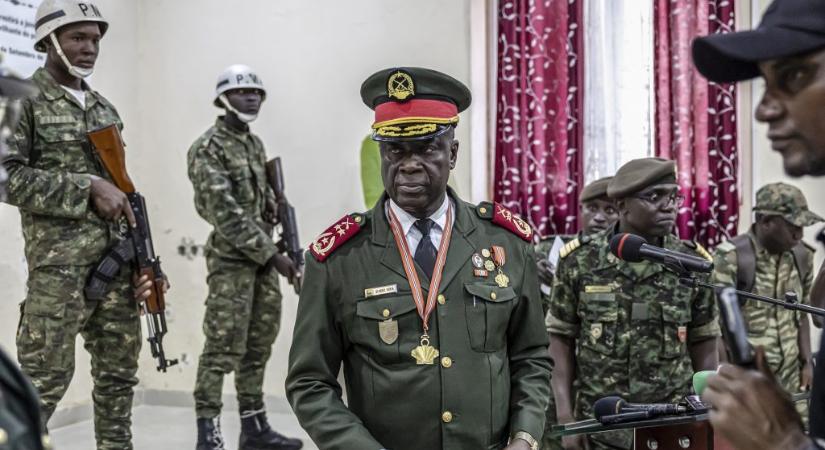 Februárban a Karmelitában fogadták az afrikai kokainállam vezetőjét, most puccsisták zárták le az országot