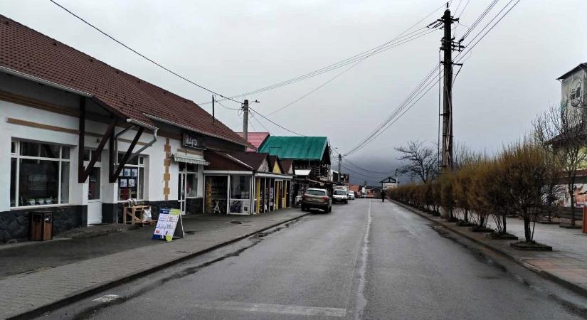 Üres utcák, új tervek: a túlélés útjait keresik fél évvel a bányakatasztrófa után