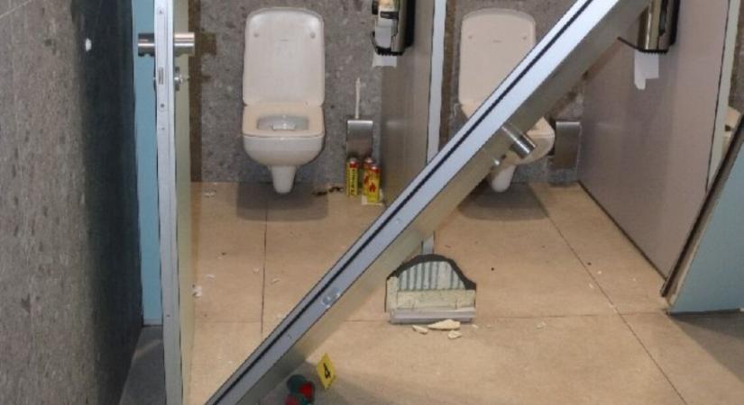 Felrobbantotta a budapesti bevásárlóközpont vécéjét, miközben töltőgázt szívott volna