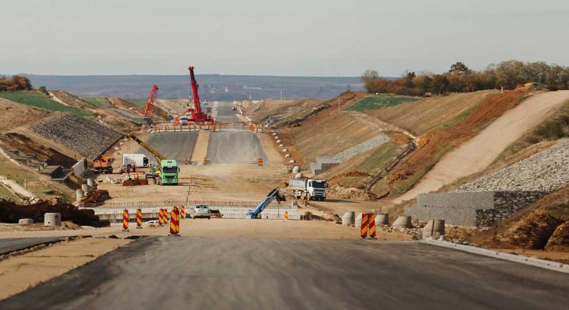 Gőzerővel építik az észak-erdélyi sztrádaszakaszt