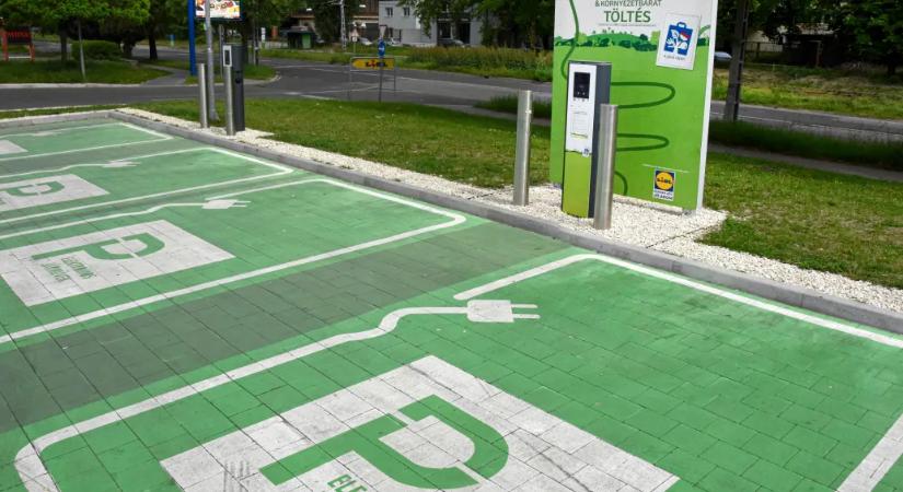 Meghosszabbították: még három hónapig igényelhetik a cégek a 4 milliós villanyautó-támogatást