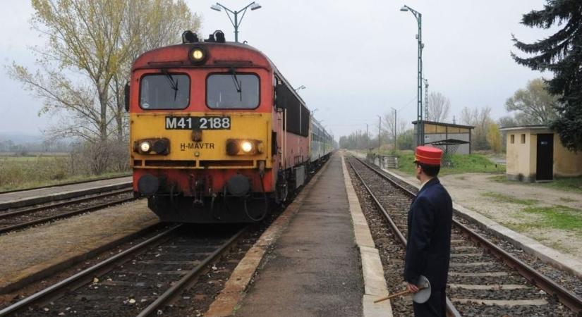 Kezeletlen jegyek: huszonéves nő zaklatta egy éven át a kalauzt