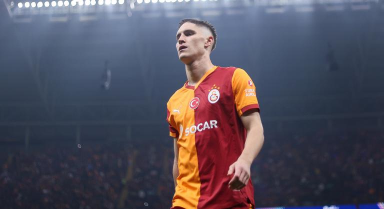 A magyar válogatott után klubcsapatában is kétmeccses eltiltást kapott Sallai Roland