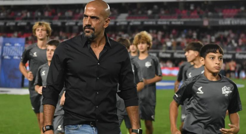 Balhé Argentínában: Di Maríáék ünnepeltek, a díszsorfal hátraarcot csinált – Verón fél évre szóló eltiltást kapott