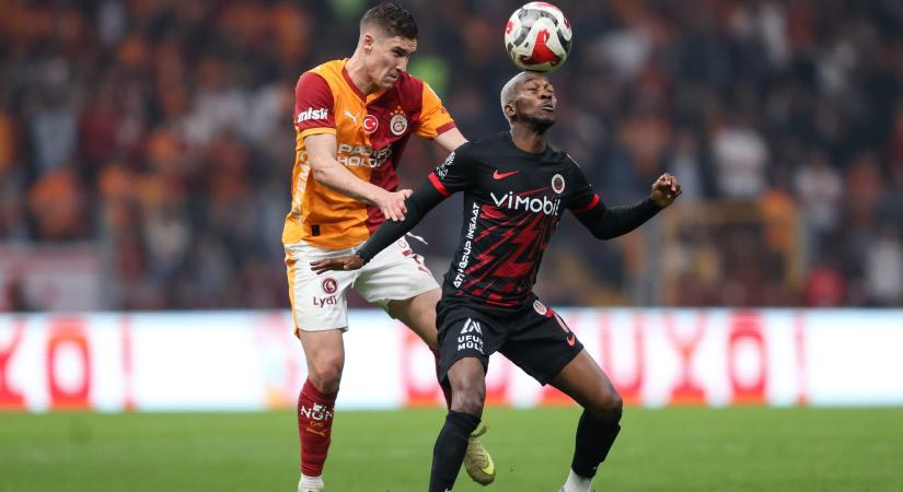 Légiósok: Megvan, hány meccsre tiltották el Sallait az ellenfél fejberúgása miatt