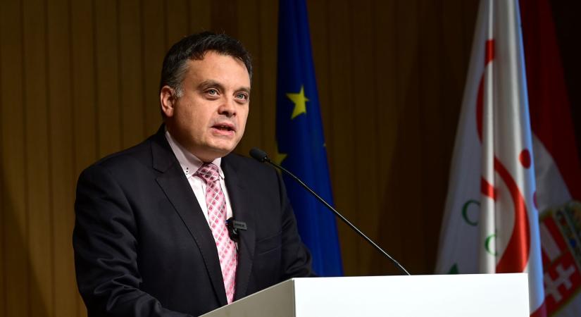 Latorcai Csaba: 35 évvel a berlini fal leomlása után most ismét szembe kell nézni az „abnormalitás kultúrájával”