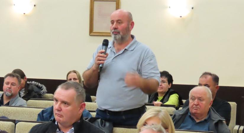 Közmeghallgatás Kapuváron: a helyiek kérdeztek, a városvezetők válaszoltak