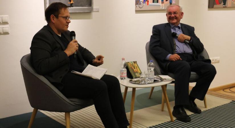 Humor, történelem és emberi sorsok találkoznak Lezsák Sándor új könyvében – fotók