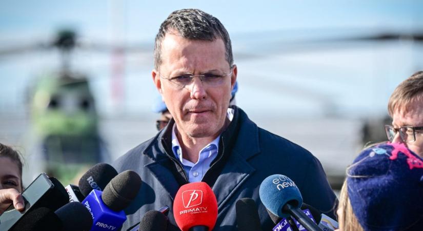 Lemondott az önéletrajza meghamisításával meggyanúsított román védelmi miniszter