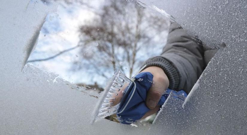 „Egy lyukon át nem lehet vezetni!” – szegedi oktató kimondta, mit ront el télen a legtöbb autós