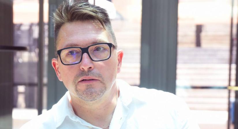 Ákos megmutatta ritkán látott feleségét