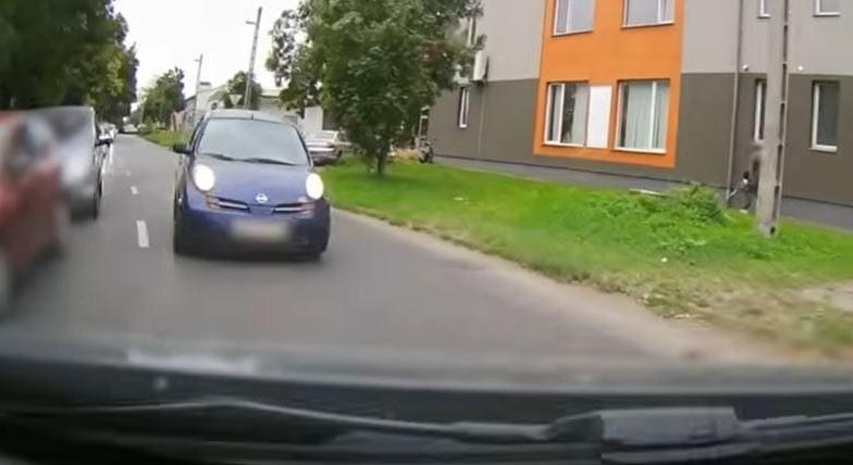 „Szülni fog a feleségem!” – mondta, ám kiderült, csak ételért rohant a karambolt okozó sofőr - videó