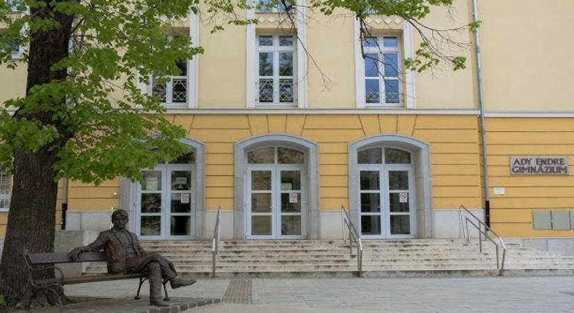 Ünnepi fényárba borul az debreceni gimnázium: bővített díszkivilágítással várják az ünneplőket