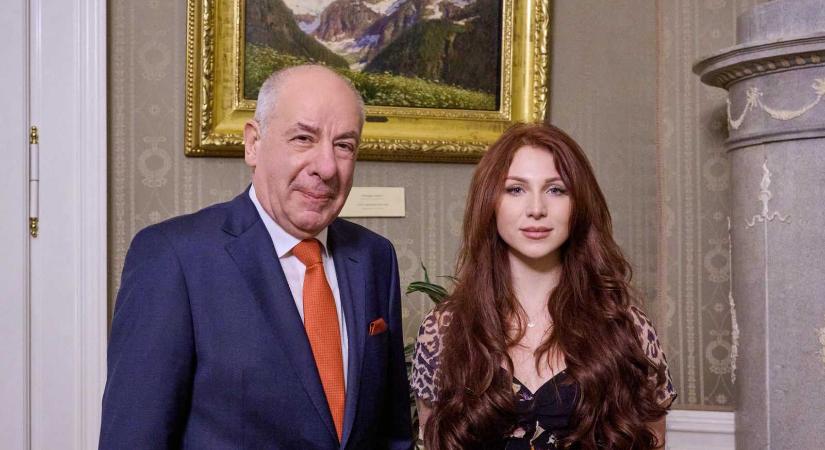 A Sándor-palotában fogadta Sántha Xéniát Magyarország köztársasági elnöke
