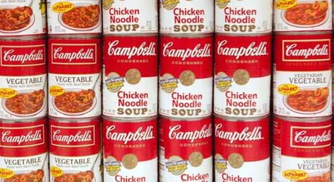 Rasszista kijelentések és 3D-nyomtatott csirke emlegetése miatt rúgta ki a Campbell’s az egyik vezetőjét