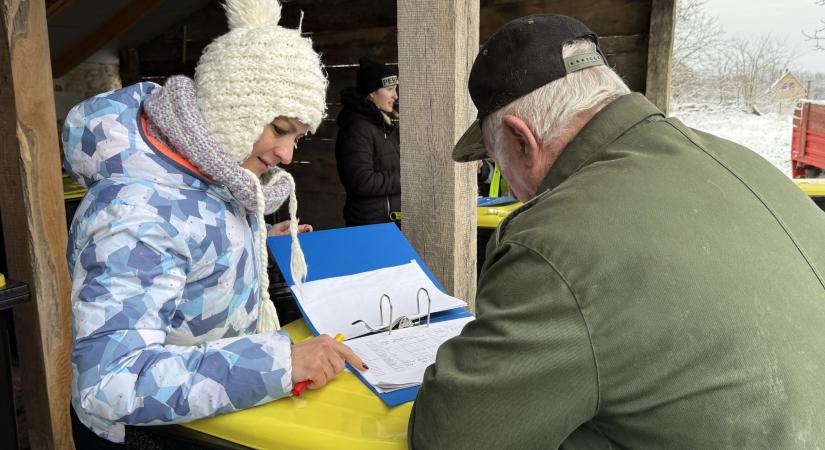 Sárga fedeles kukát hoz a Mikulás