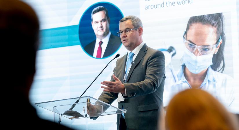 Takács Péter: A betegeknek joga van megfelelő körülmények között gyógyulni