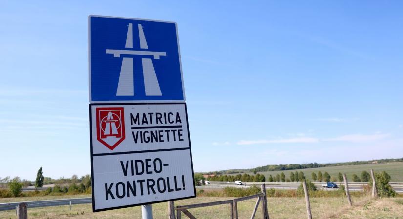 Autósok, figyelem! December 1-től már csak így lehet éves országos autópálya-matricát venni