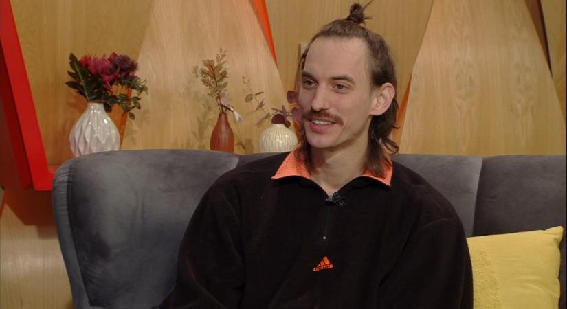 Új oldalát mutatja meg Máté a Bohemian Betyars Úgy esett című dalában