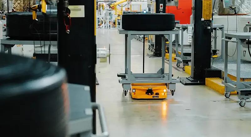 Autonóm robotok gyorsítják a Continental hannoveri gyártását