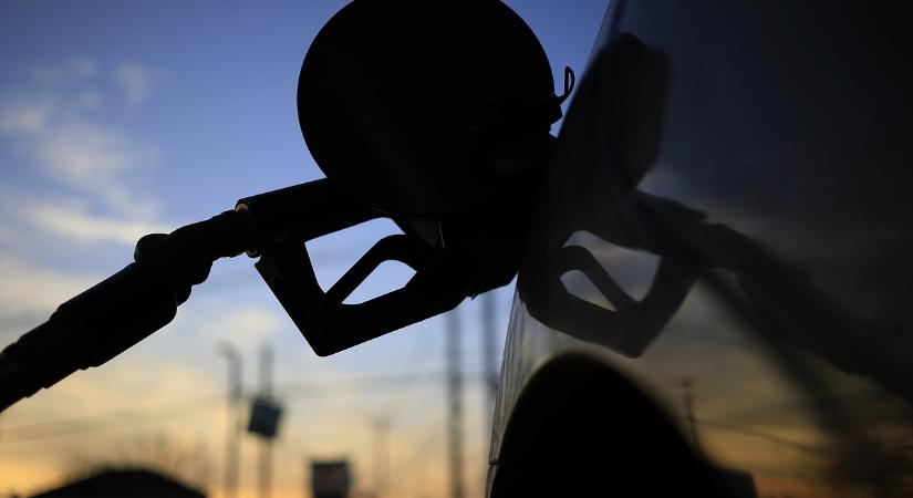 Figyelem: óriási zuhanás várható a benzinkutakon