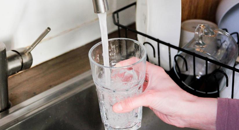 Lehullt a lepel a hazai csapvízról: ha te is gyakran iszod, ezt tudnod kell