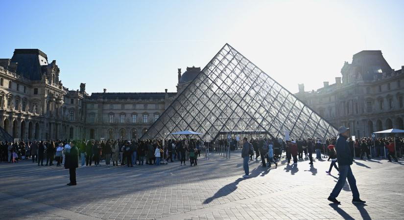 Drágul a Louvre: 2026-tól 45%-os áremelés jön a nem EU-s látogatóknak