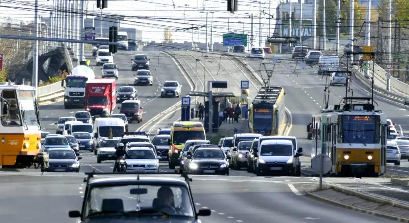 Szombattól nem lehet balra kanyarodni a Hungária körútról a Thököly útra