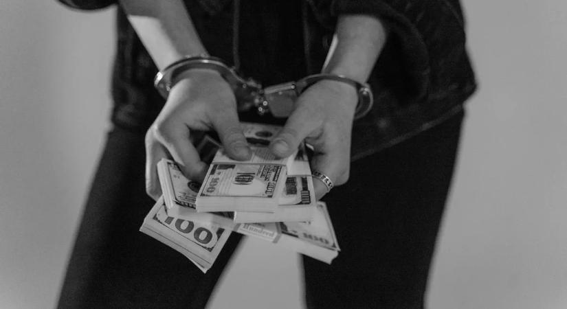 Kolosszális átverés: szerelemre szomjazó férfiakat vágtak át súlyos milliókkal a dörzsölt nők