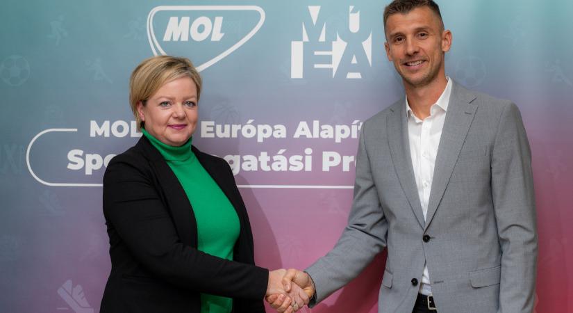 Négyezer fiatal külhoni magyar focista képzését támogatja a Mol