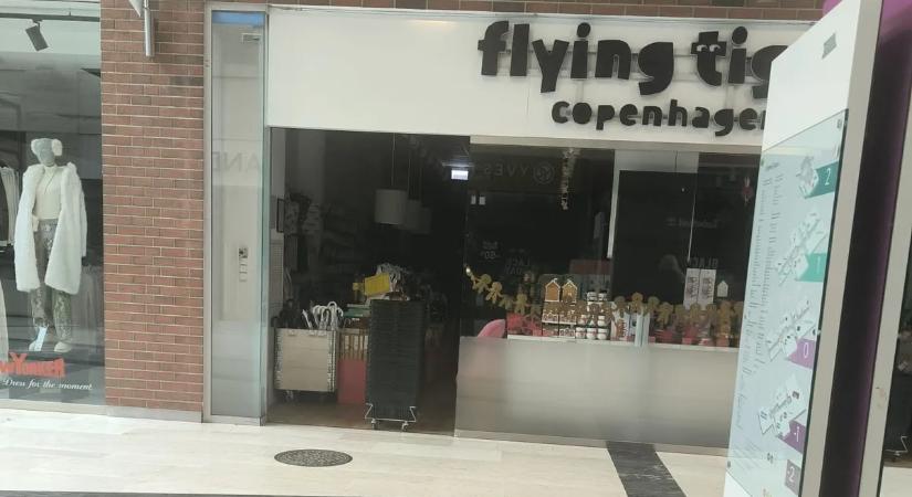 Sötétség lepte el a Corvin Plázát: tehetetlenek az eladók, órákig nem várható javulás