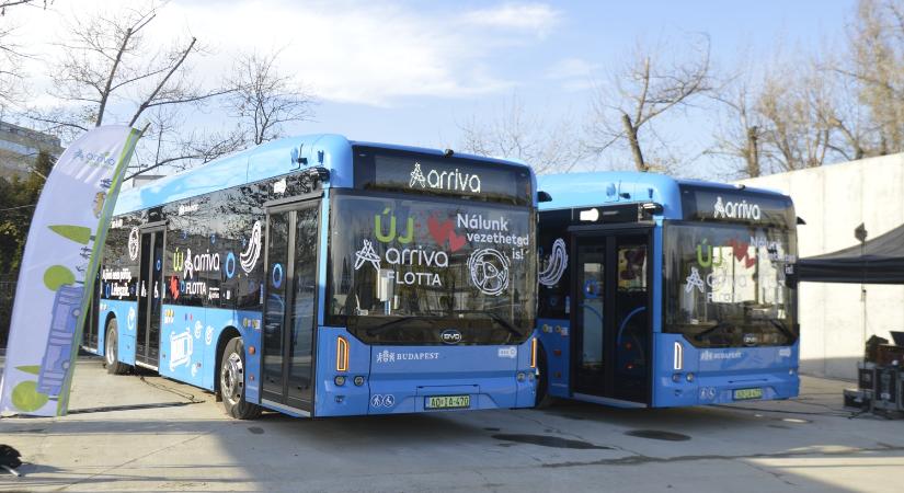 Vidám buszok állnak forgalomba Budapesten