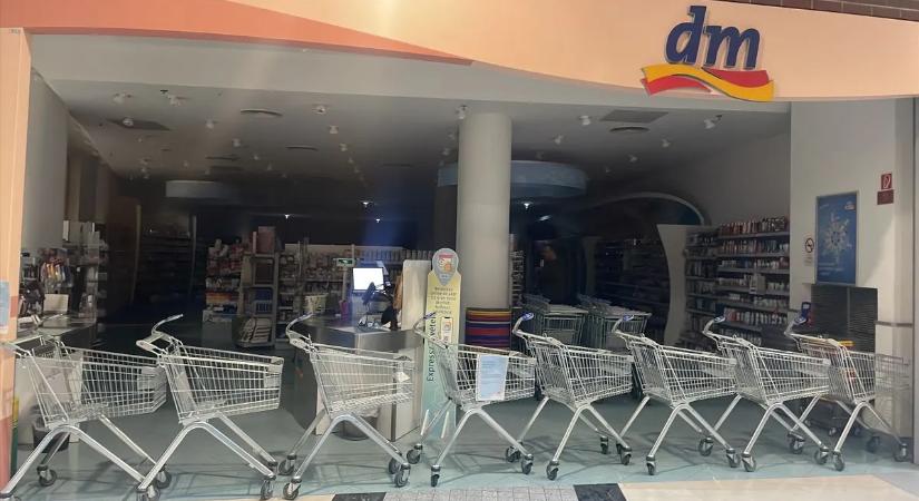 Sötétségbe borult a Corvin Pláza - órákig nem várható javulás