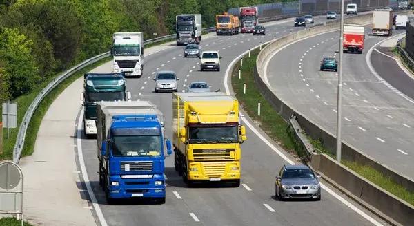 Óriási változás jön: januártól teljesen átalakul a magyar autópálya-matricák rendszere