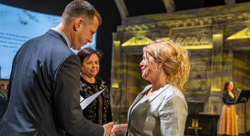 Fergeteges műsor a főigazgatói dicséret mellé – elismerték a legkiválóbbakat