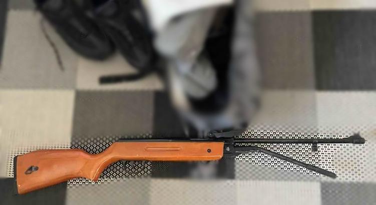 Jó poénnak tartották, hogy az erkélyről légpuskával rálőttek az arra járó fiatalokra