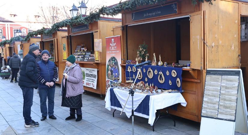 Megnyílt a jótékonysági faház