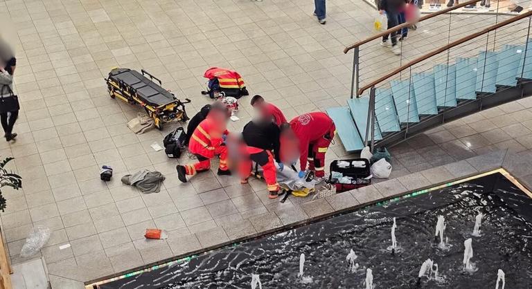 Mentés közben sürgették és szidták a mentősöket, akik egy súlyosan sérült férfit láttak el