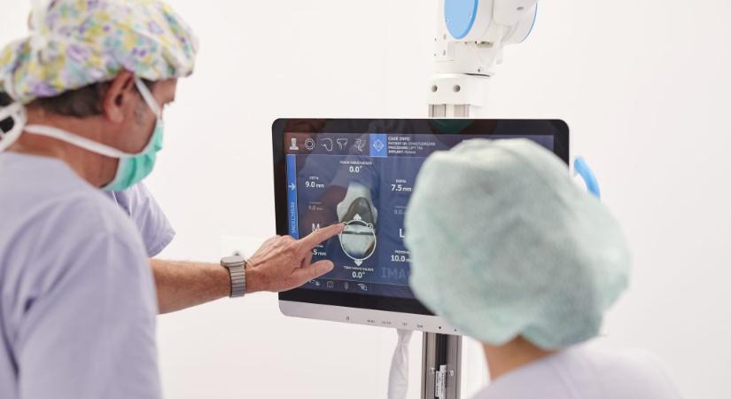 Sebész és robot kéz a kézben a tökéletes csípőprotézisért – új fejezet nyílt a hazai ortopédsebészetben