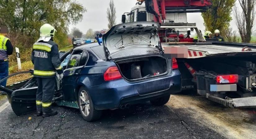 Ez aztán tényleg durva baleset: négy autó zúzta rommá egymást