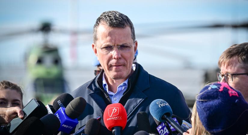 Lemondott Románia védelmi minisztere, hamis állításokat tett az önéletrajzában