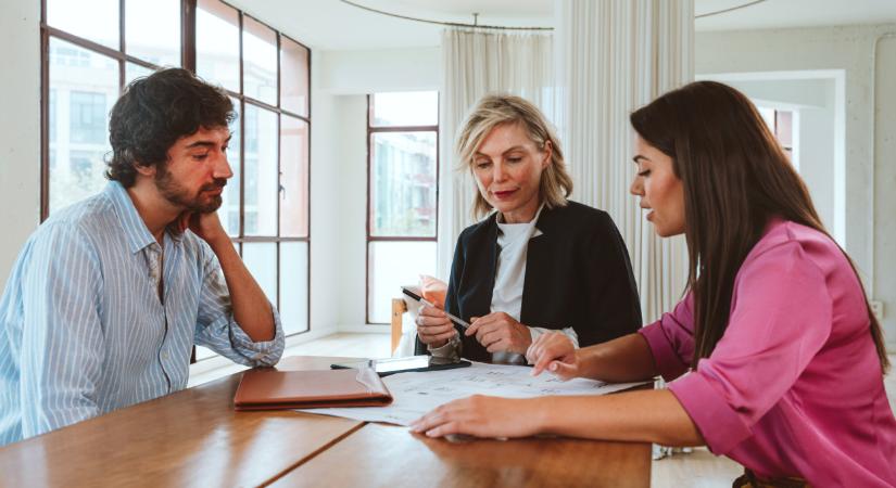 Fordulópont a piacokon: elszabadulhat a dollár - komoly átrendeződés jöhet a befektetéseknél