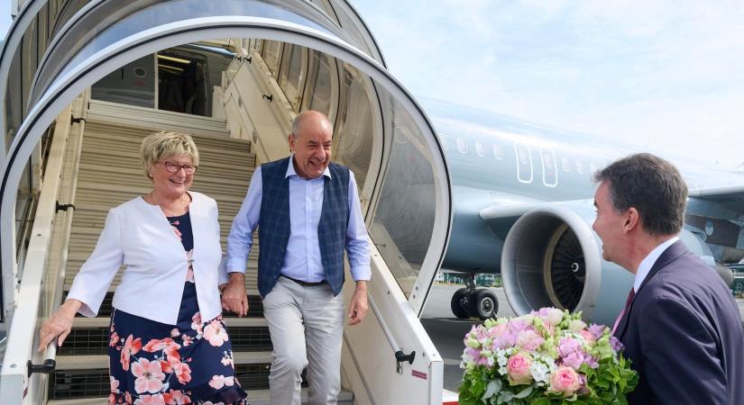 Sulyok Tamás külföldi útjainak költségét titkolják, de a kínai hitel adatait ki kell adni