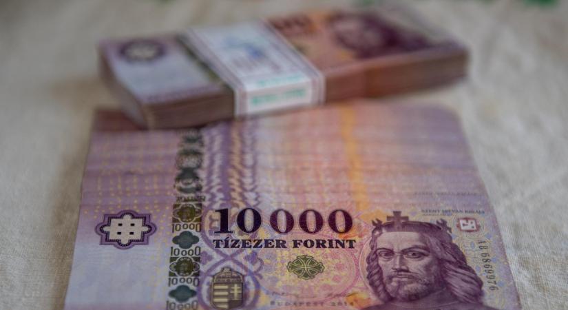 Közel 1100 milliárd közpénz landolhatott NER-közeli magántőkealapokban